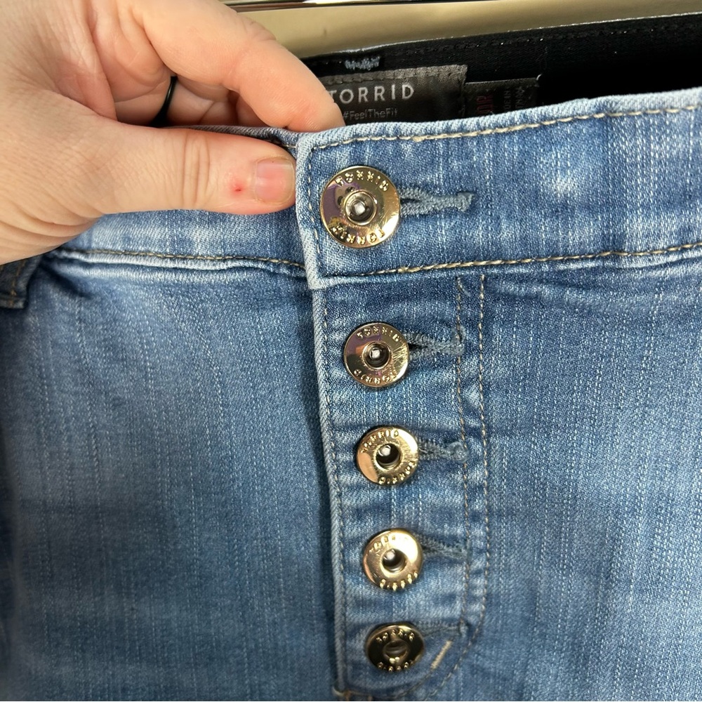 Torrid Plus Bombshell Skinny Exposed Button Fly L… - image 5